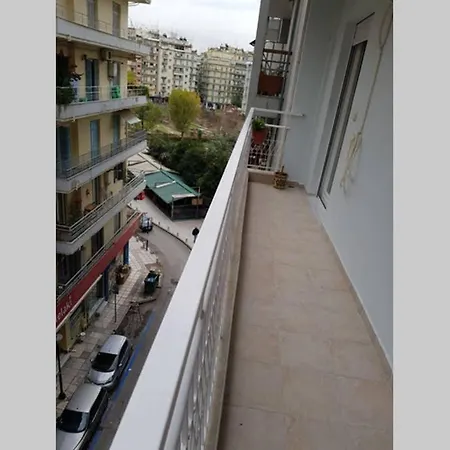 Quiet, Fully Refurbished In Saloniki