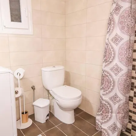 Quiet, Fully Refurbished In Appartement *