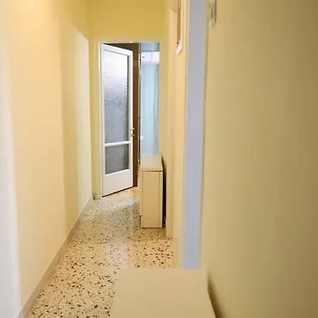 Quiet, Fully Refurbished In Thessalonique