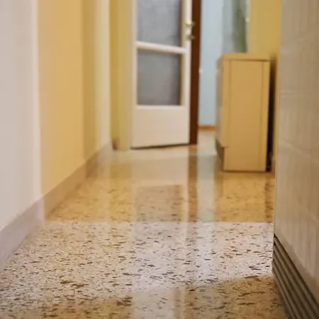 Quiet, Fully Refurbished In Appartement *