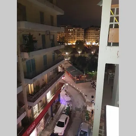 Quiet, Fully Refurbished In Apartamento Tesalónica