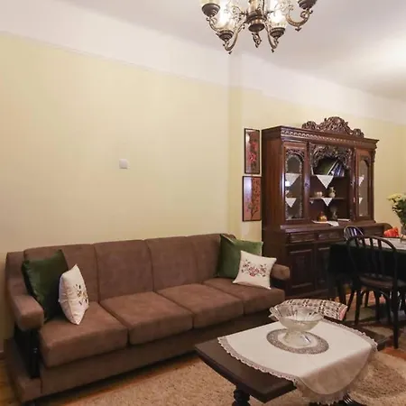 Quiet, Fully Refurbished In Apartamento *